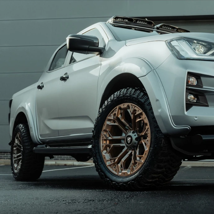 Kit élargisseur d'aile peint - Isuzu D max 