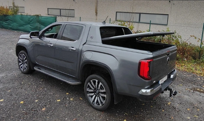 VW Amarok Aventura - couvercle en alu peint