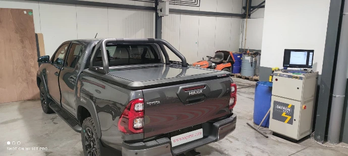 Toyota Hilux Invincible - couvercle en alu peint