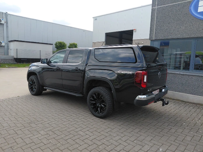 VW Amarok Noir avec Jantes Fuel 20 " + HT ABS