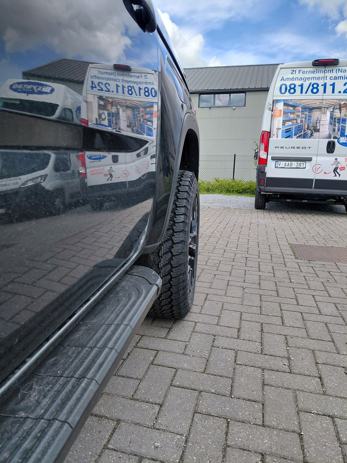 VW Amarok Noir avec Jantes Fuel 20 "