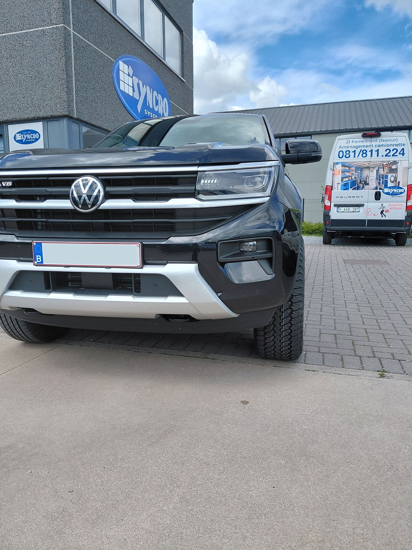 VW Amarok Noir avec Jantes Fuel 20 "
