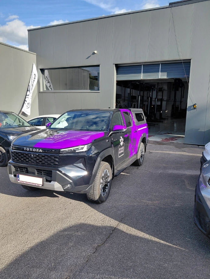 Hilux Travo 2026 - Alucab Contour vitré