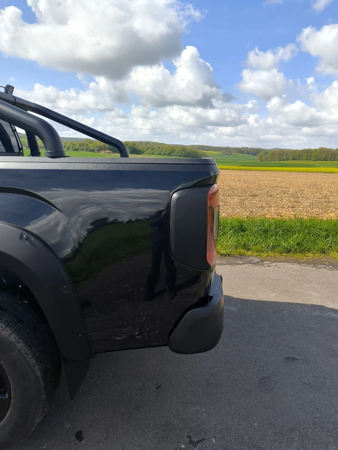 VW amarok Black edition