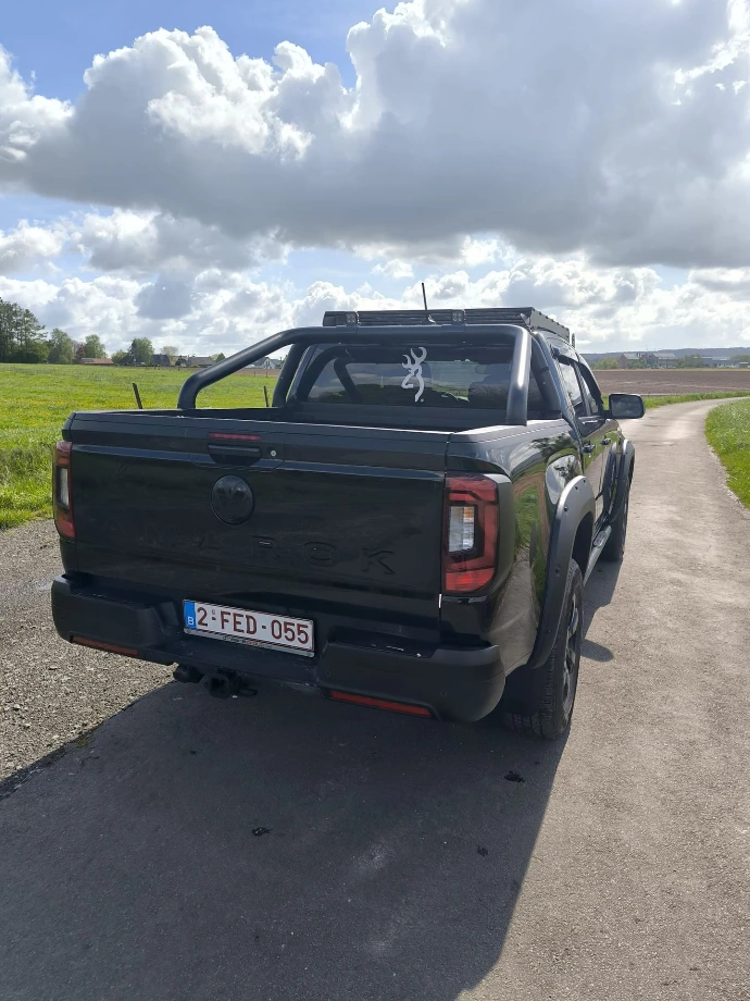 VW amarok Black edition