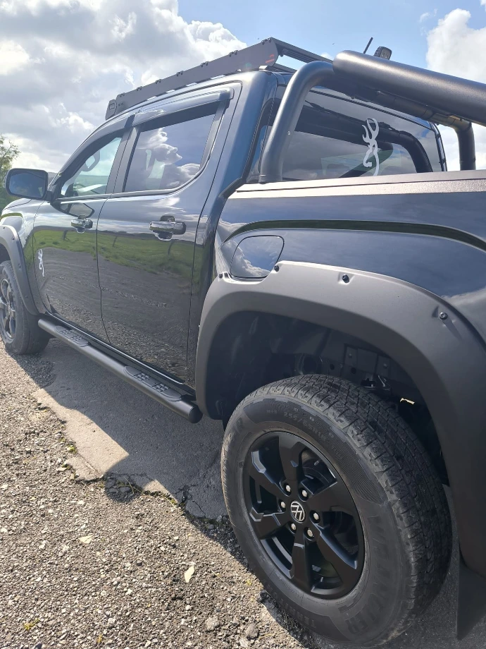 VW amarok Black edition