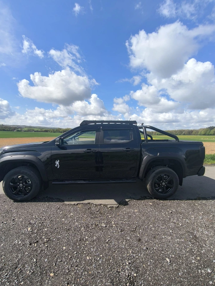 VW amarok Black edition