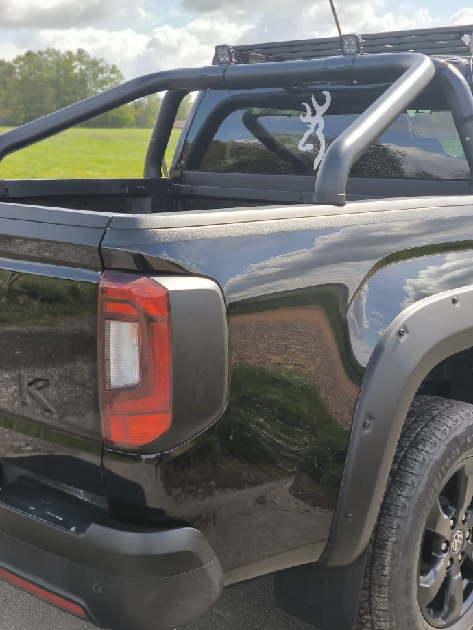 VW amarok Black edition